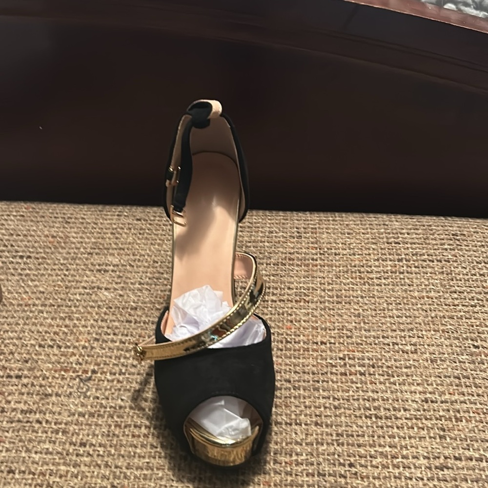 Shoes - Picture 2 of 3